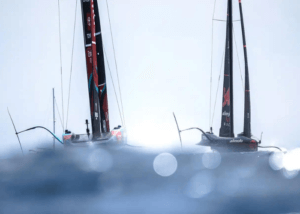 Kiwi’s tegen de Zwitsers. Foto Alinghi Red Bull Racing